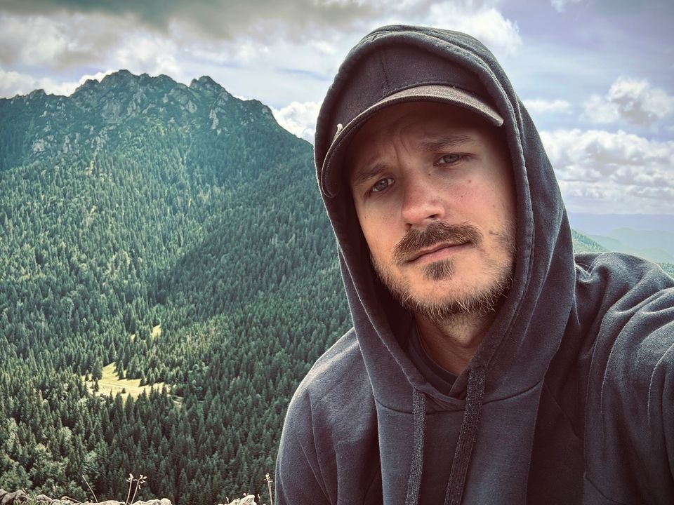 Lukáš Rucký na horském hřebeni